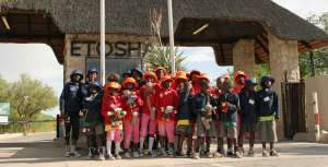 Nachhaltig Reisen in Namibia Etosha Park Kinder